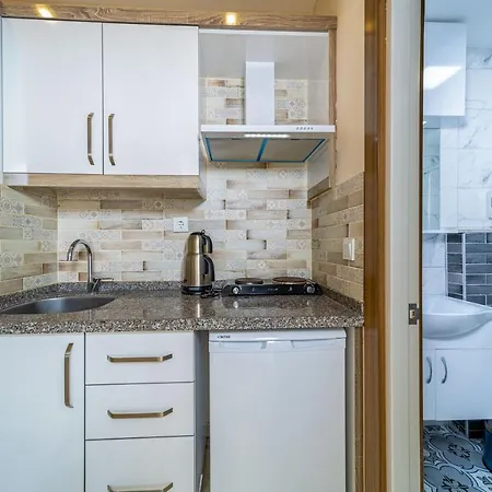 Apartment Lovely Studio Apartment With Shared Pool Near Beach In Muratpasa, Antalya