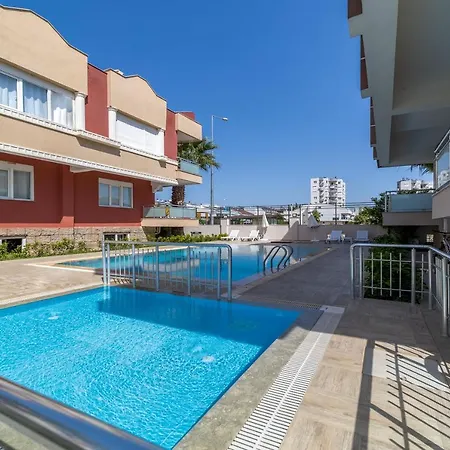 شقة Lovely Studio Apartment With Shared Pool Near Beach In Muratpasa, Antalya أنطاليا