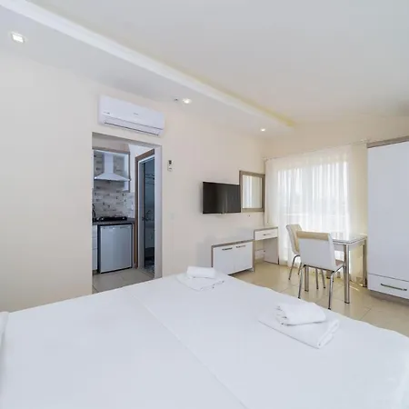 شقة Lovely Studio Apartment With Shared Pool Near Beach In Muratpasa, Antalya